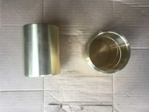 Втулка кронштейна подвески катка наружная (бронза) 3902-3203004